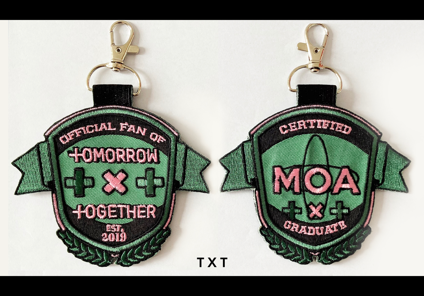 K-Pop Jet Tag Embroidered Keychain - College Emblem Style, Double-Sided